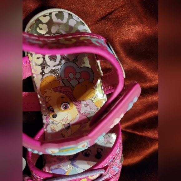 NWT  GIRLS PINK PAW PATROL NON SLIP LIGHT UP SANDALS VELCRO CLOSURE - Picture 7 of 7